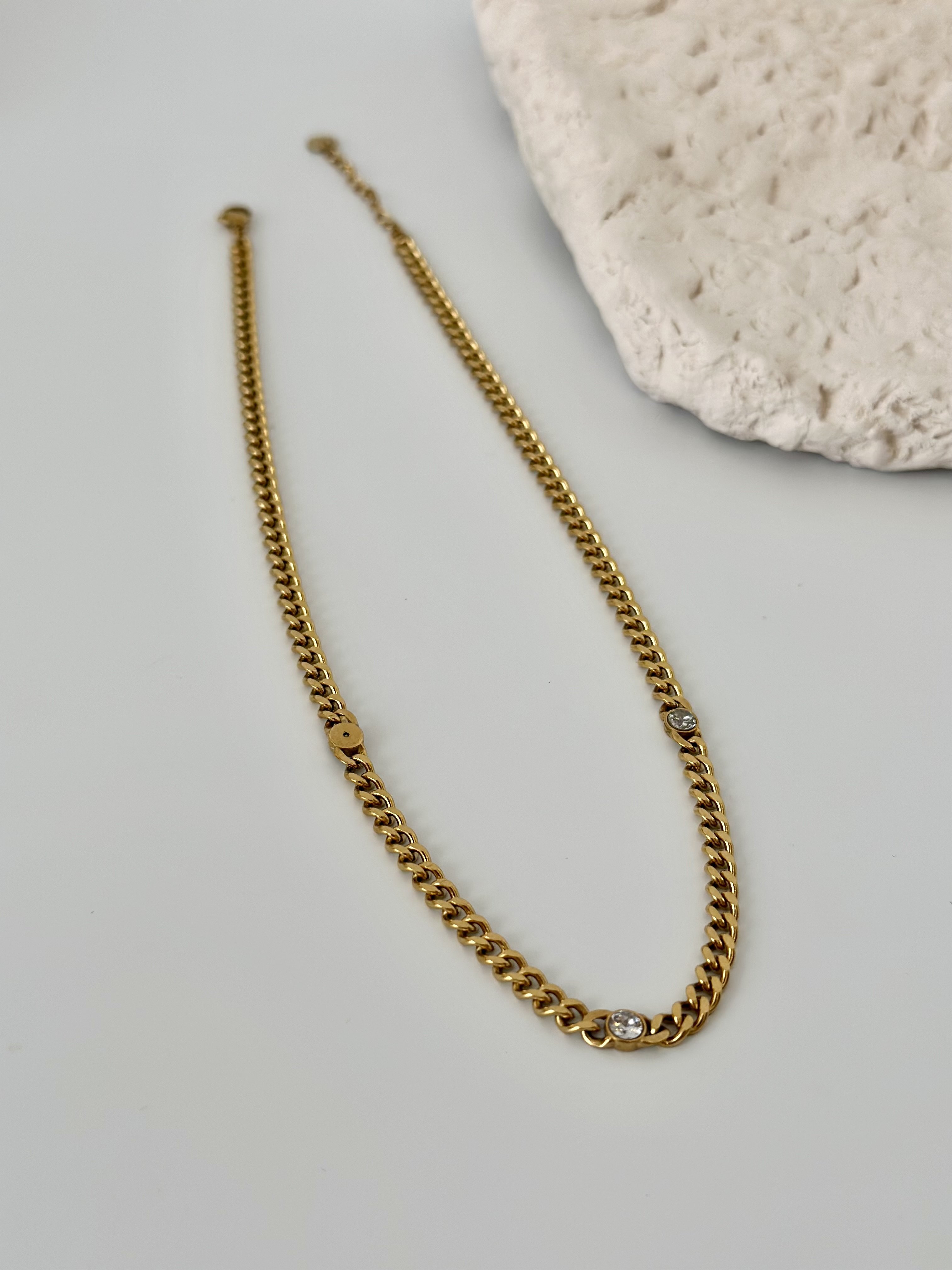Zirkon Taş Detaylı Gold Çelik Kolye