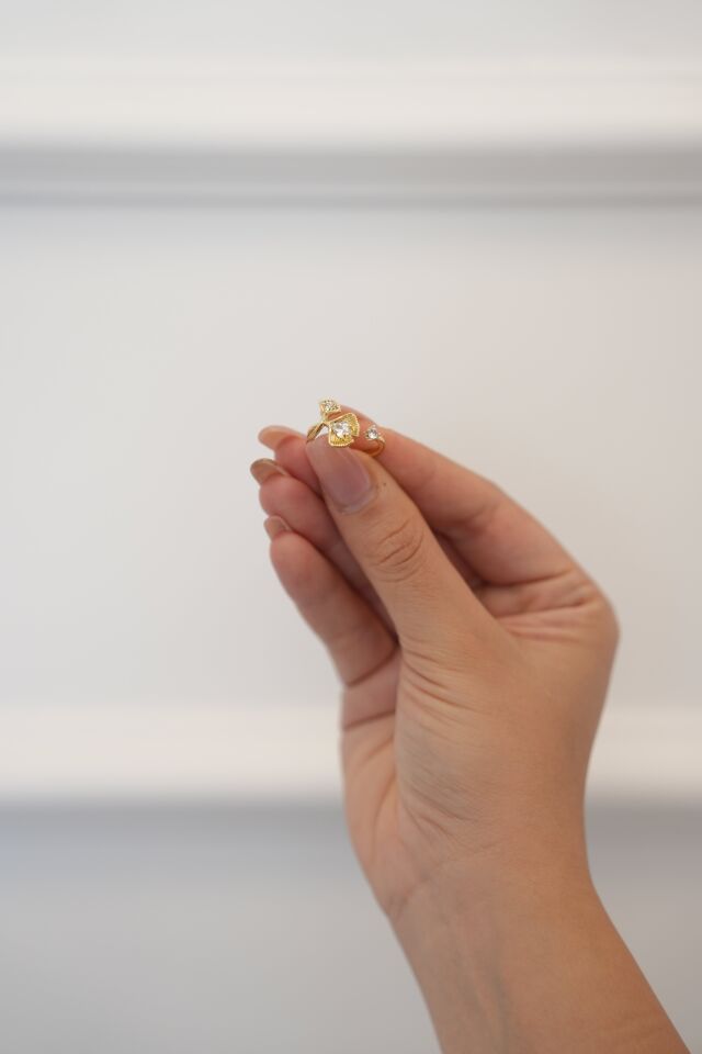 Pirinç Gold Renk Zirkon Taşlı Deniz Kabuğu Model Ayarlanabilir Kadın Yüzük