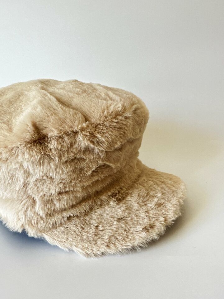 Bej Peluş Kasket