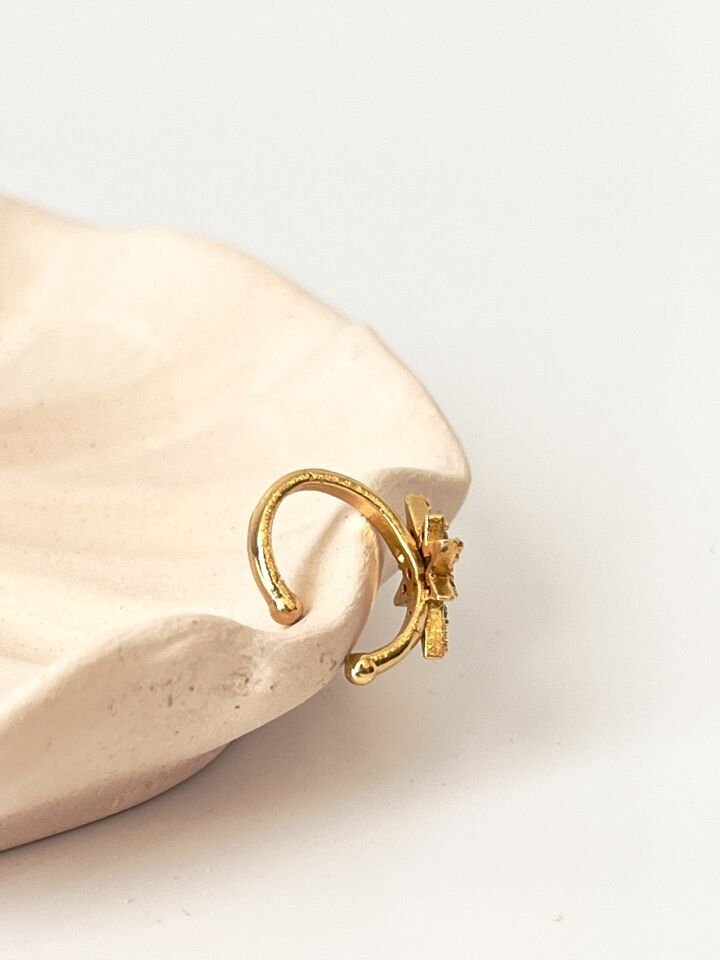 Kuzey Yıldızı Detaylı Zirkon Taşlı Gold Kıkırdak Küpe