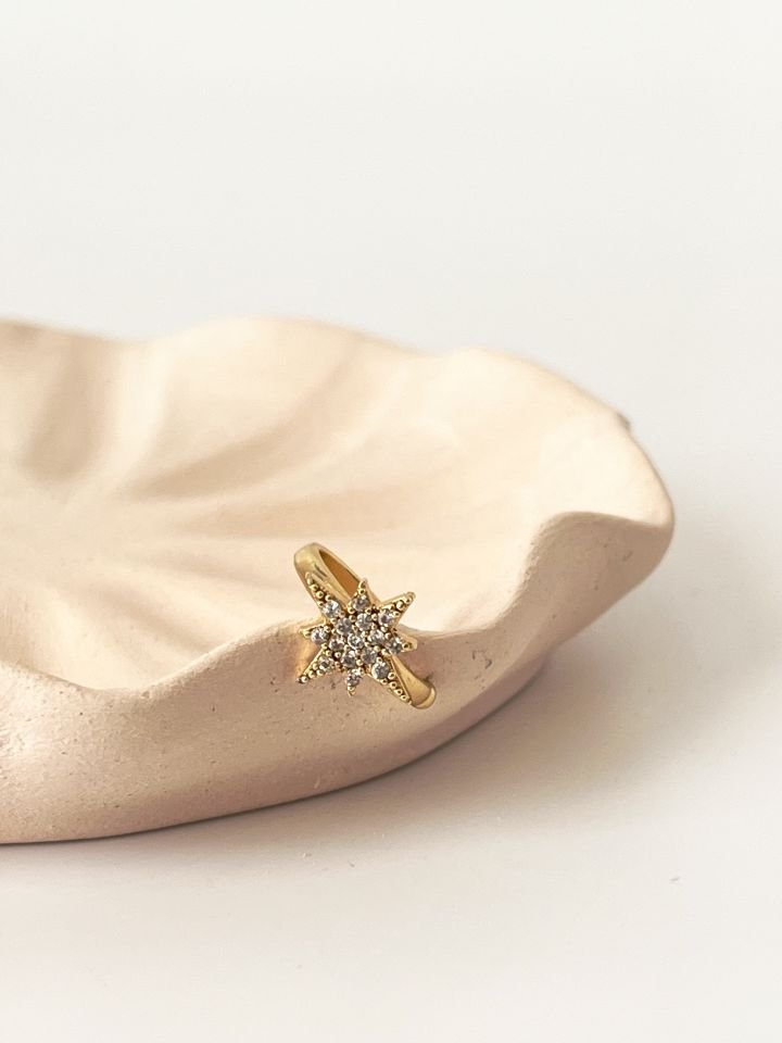 Kuzey Yıldızı Detaylı Zirkon Taşlı Gold Kıkırdak Küpe