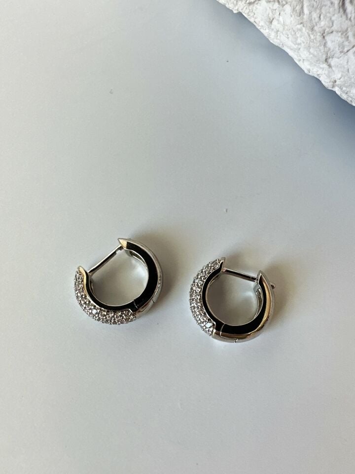 Zirkon Taş Detaylı Gümüş Renkli Vip Mini Halka Küpe