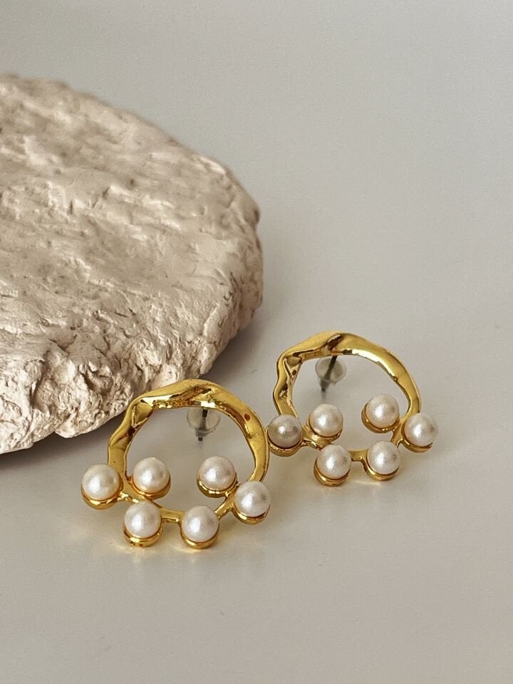 Gold Renkli İnci Detaylı Küpe