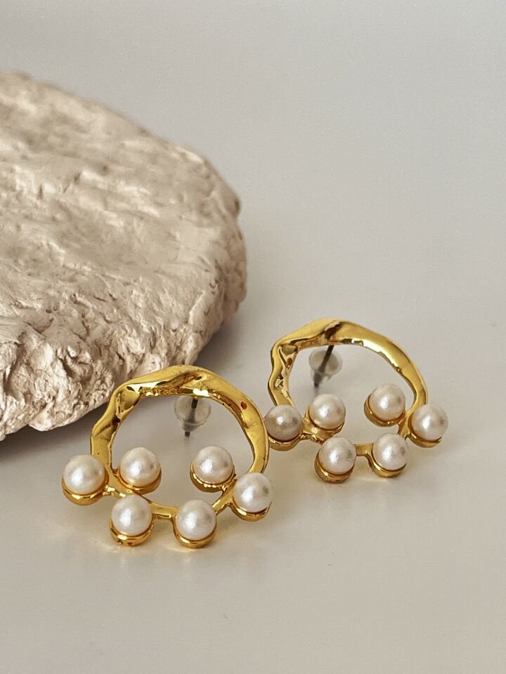 Gold Renkli İnci Detaylı Küpe