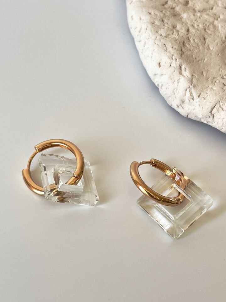Çelik Üzeri 14K Altın Kaplama Kristal Boncuk Detaylı Küpe