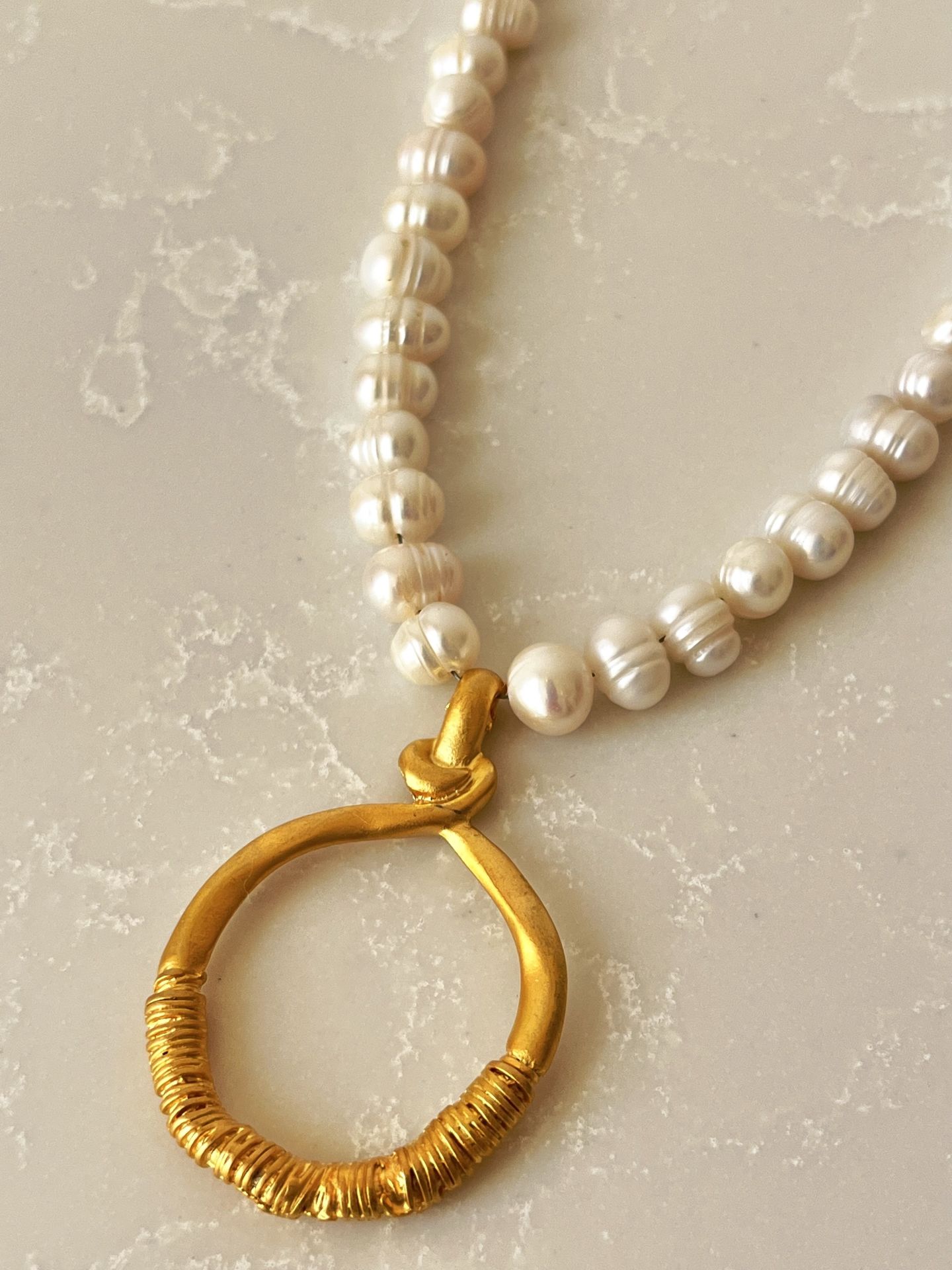 Oval Uç Detaylı Tasarım İnci Kolye