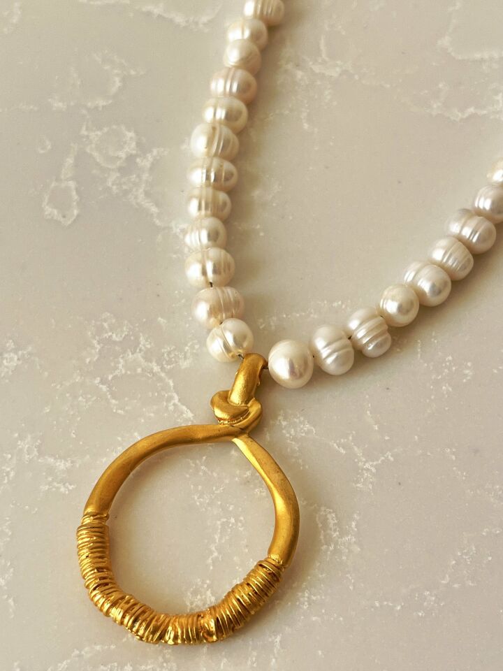 Oval Uç Detaylı Tasarım İnci Kolye