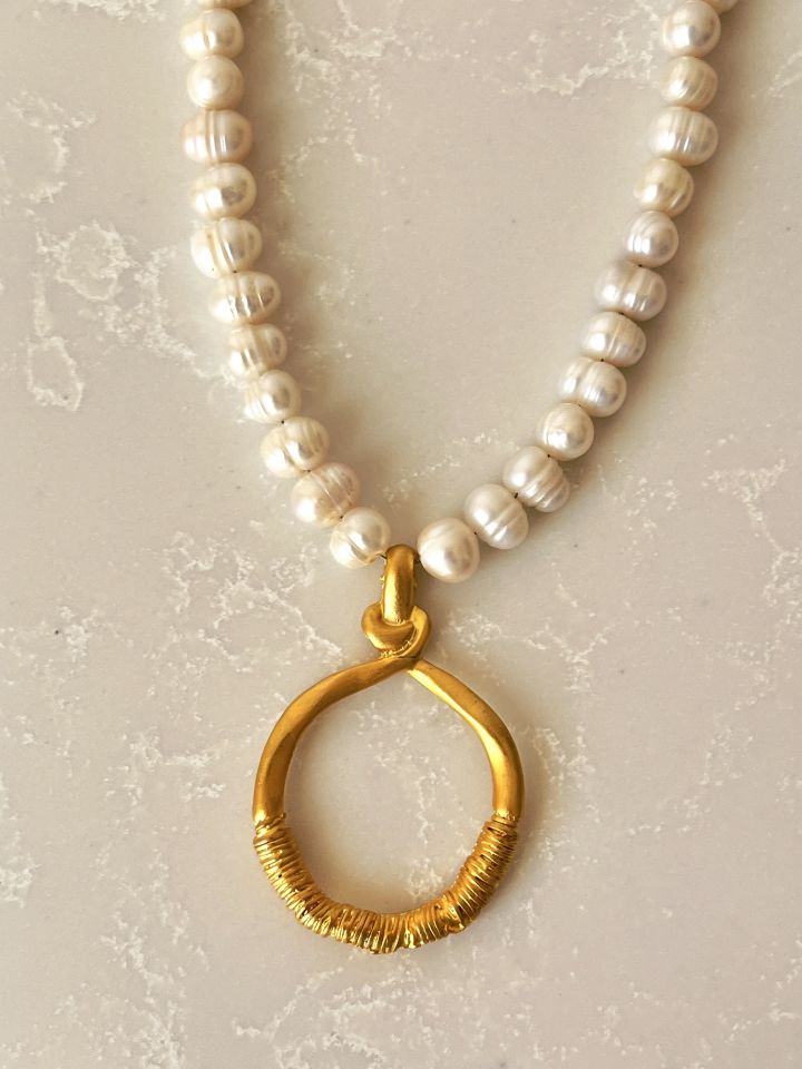 Oval Uç Detaylı Tasarım İnci Kolye