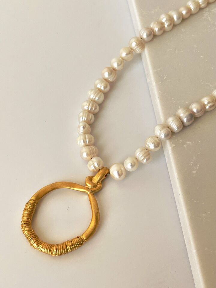 Oval Uç Detaylı Tasarım İnci Kolye