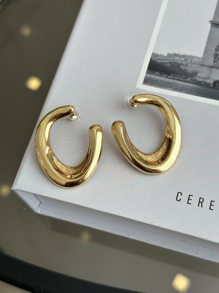 Gold Renk Halka Model Kadın Vip Küpe