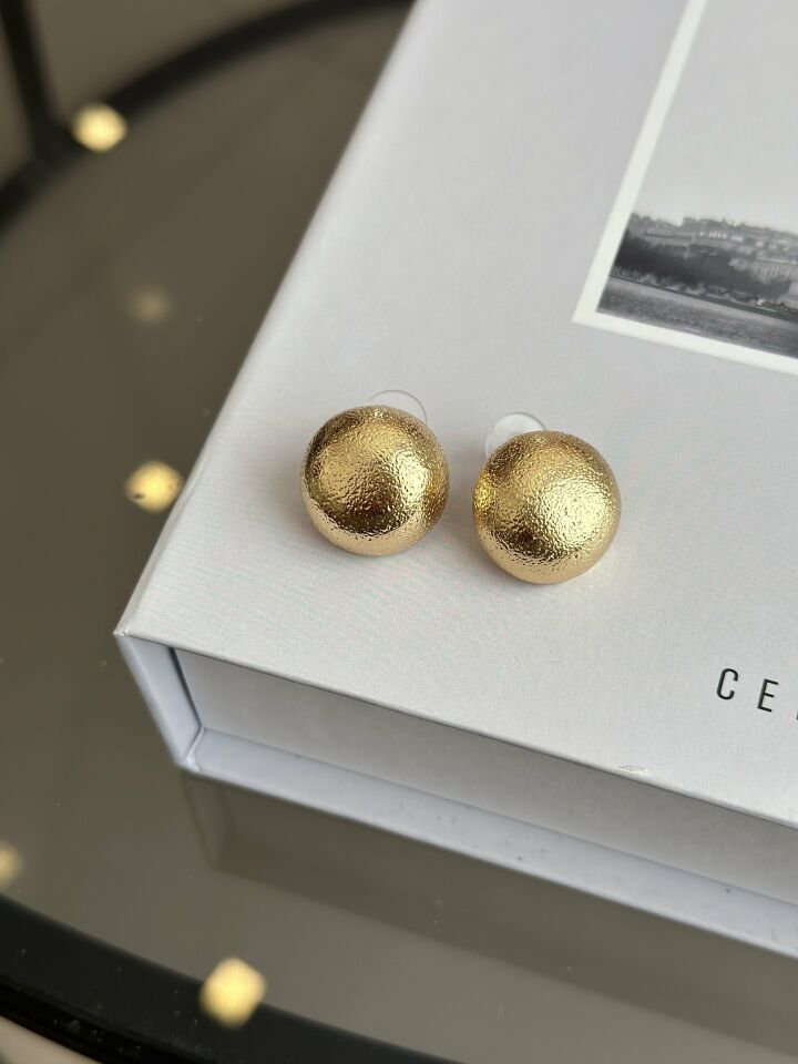 Gold Renk İşleme Detay Top Model Kadın Vip Küpe