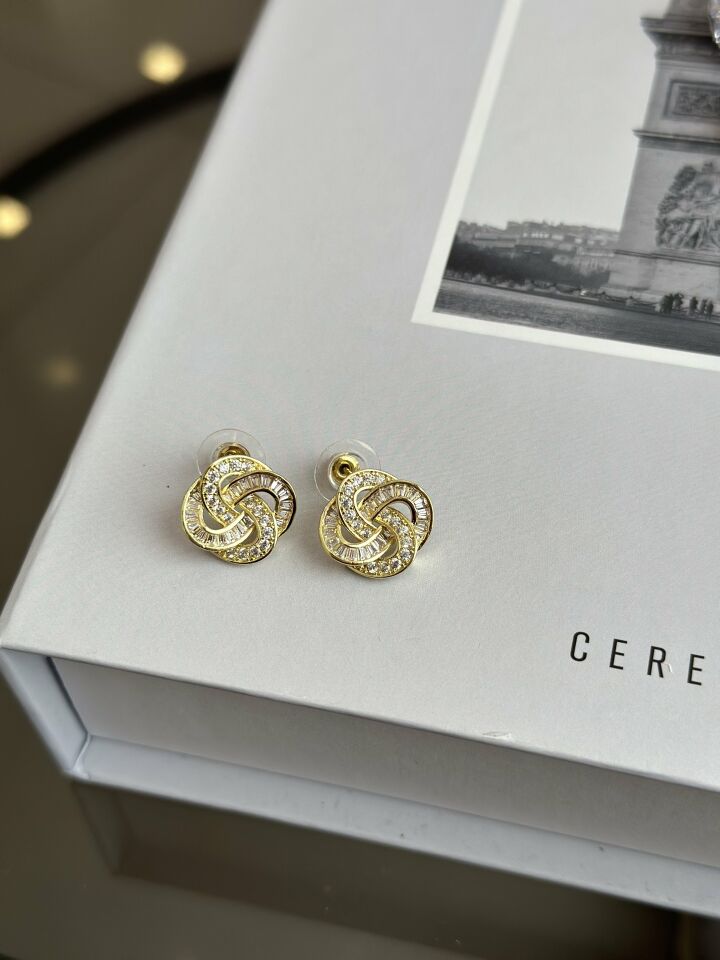 Gold Renk Zirkon Taşlı Sarmal Model Kadın Küpe