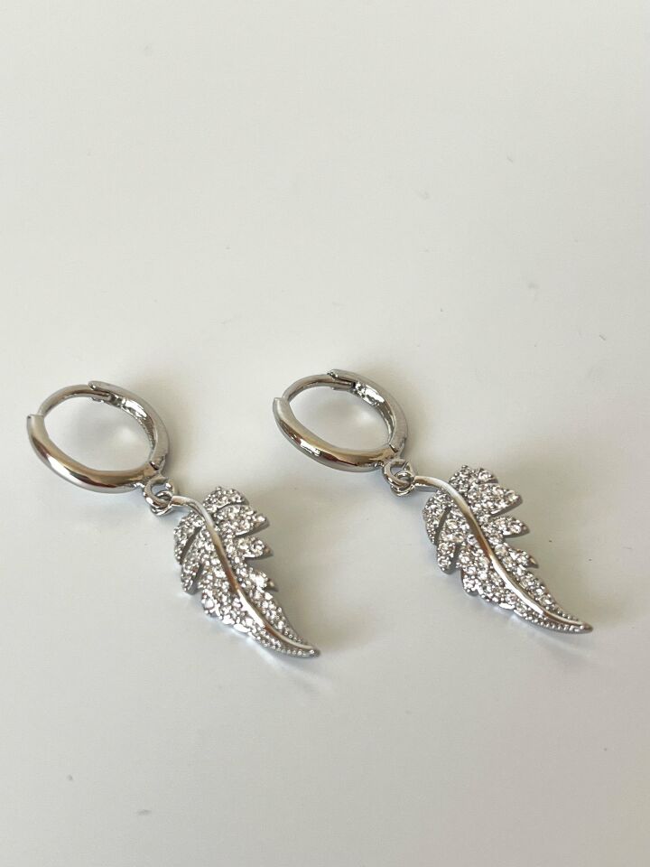 Zirkon Taşlı Yaprak Detaylı Çelik Küpe