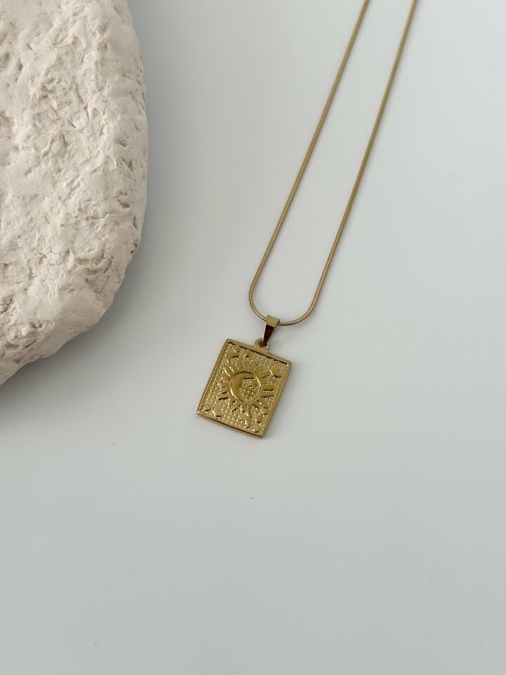 Çelik Gold Renk İşlemeli Vintage Kolye