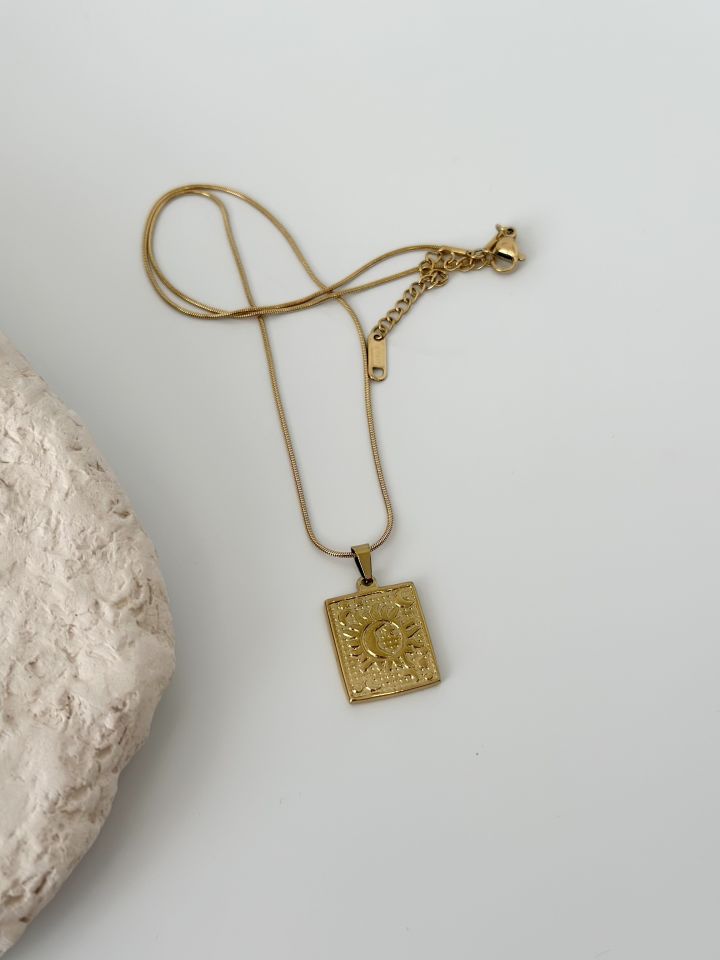Çelik Gold Renk İşlemeli Vintage Kolye