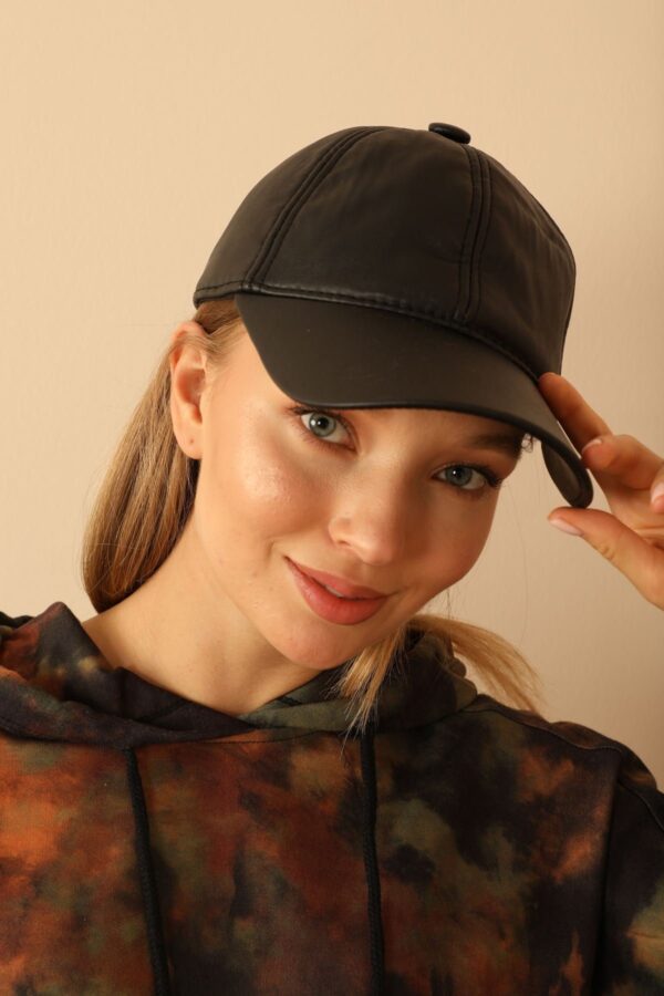 Suni Deri Kadın Kep Siyah