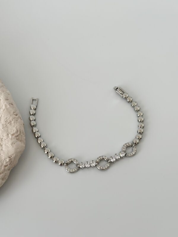 Gümüş Renk Zirkon Taşlı Halka Figürlü Topçuk Model Bileklik