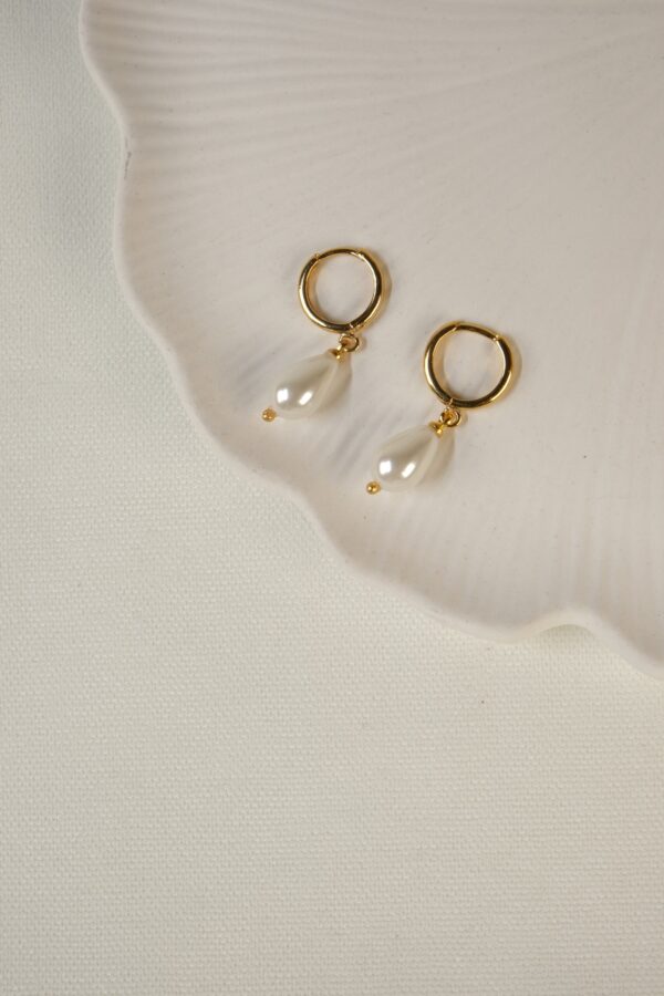 Mayorka İnci Detaylı Minimal Tasarım Altın Kaplama Halka Küpe