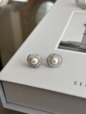 0a9ee946d6e4ee4d1c74188cd266c6fd.jpg Gümüş Renk Zirkon Taşlı İncili Kadın Vip Küpe