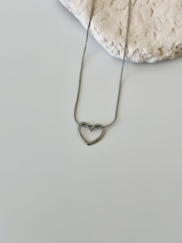 Çelik İçten Geçme Kalp Kolye