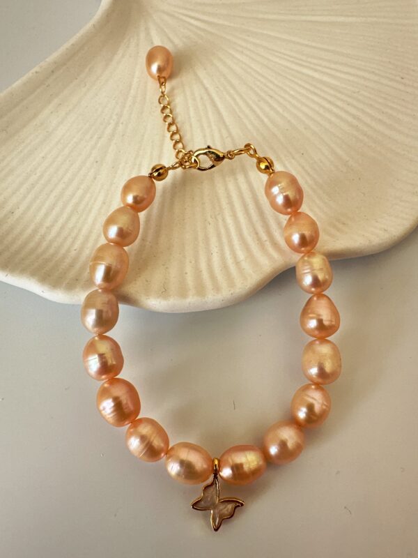 Sedefli Kelebek Detaylı Somon İnci Bileklik