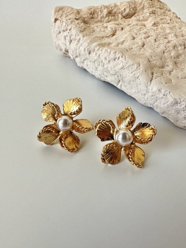 İnci Detaylı Çiçek Küpe