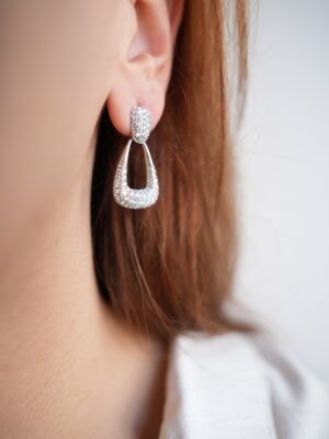 Pirinç Gümüş Renk Zirkon Taşlı Üçgen Model Kadın Küpe