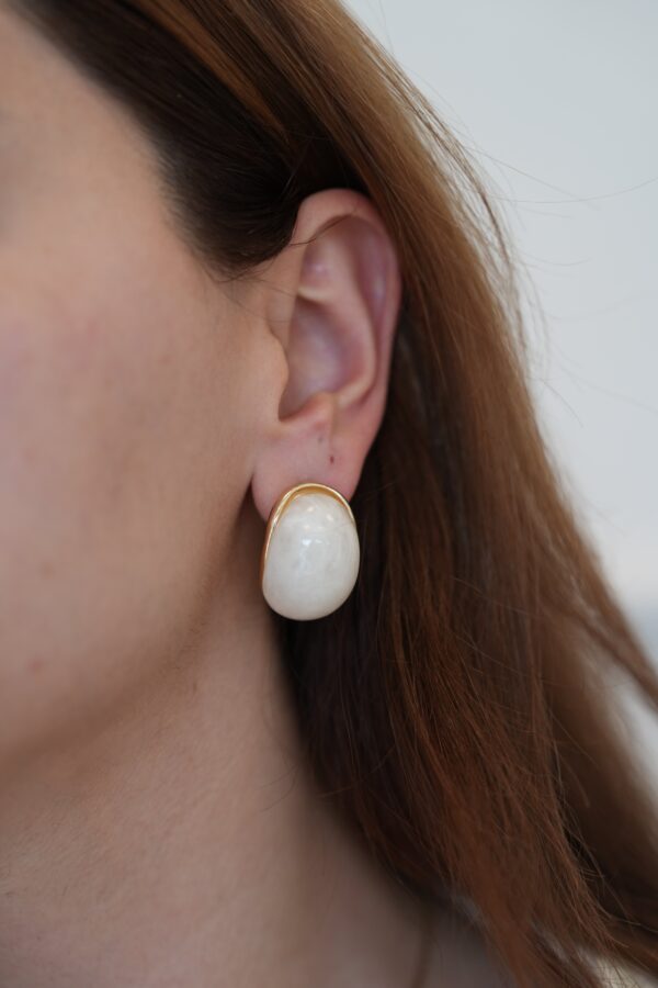 Sedefli Beyaz Modern Küpe