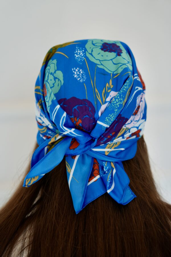 Mavi Renkli Çiçek Desenli Fular