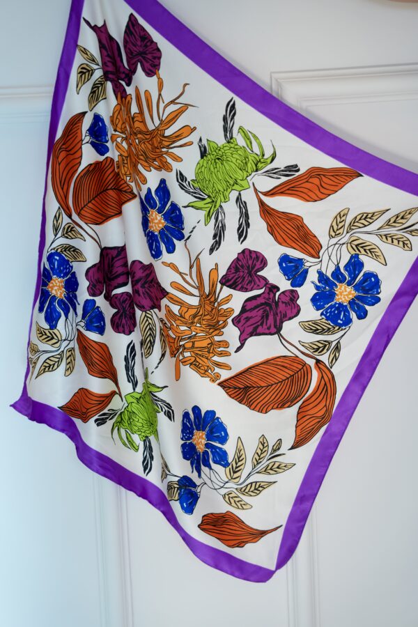 Çiçek Desenli Mor Renkli Fular