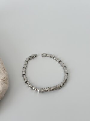 1e15d39854ea061735f5da0668ada159-2.jpg Gümüş Renk Zirkon Taşlı Kalın Kemik Model Bileklik