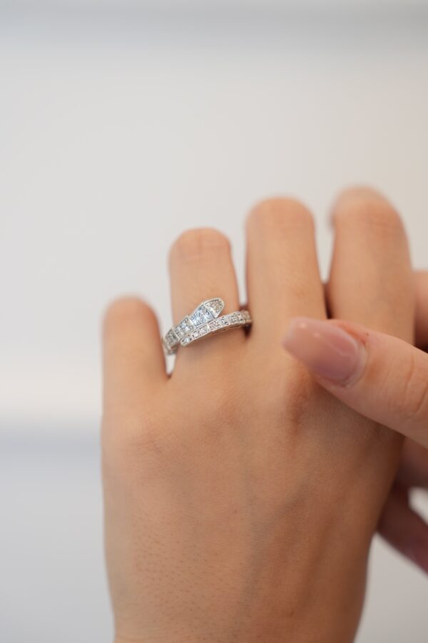 VIP Seri Gümüş Renk Yılan Model Kadın Yüzük