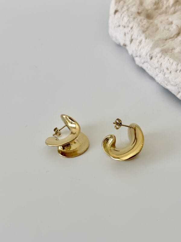 Çelik Midye Eğimli Bombe Küpe