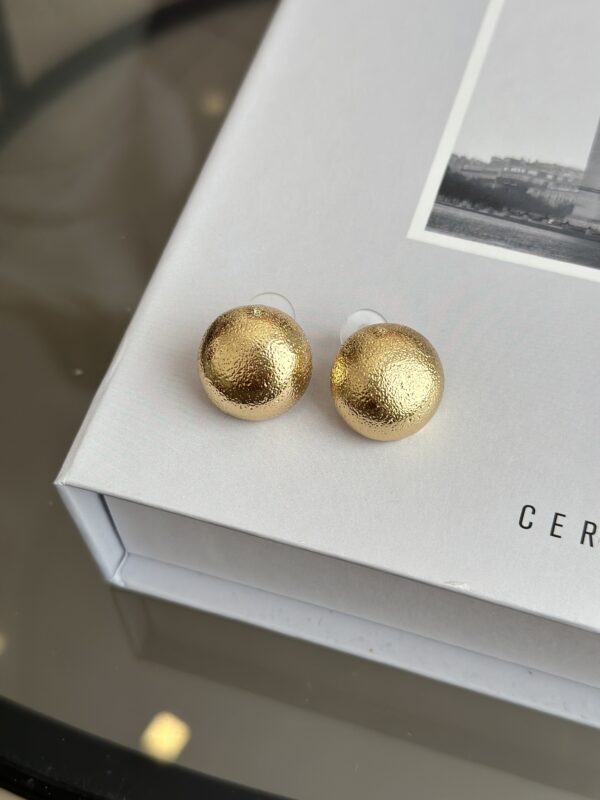 Gold Renk İşleme Detay Top Model Kadın Vip Küpe