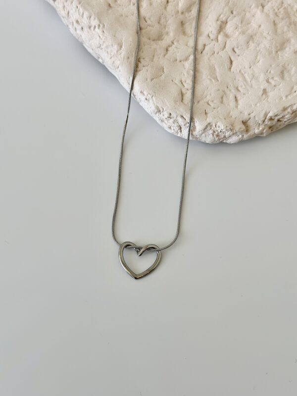 Çelik İçten Geçme Kalp Kolye