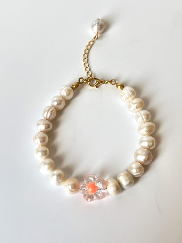 Akrilik Çiçek Motifli Gerçek İnci Bileklik