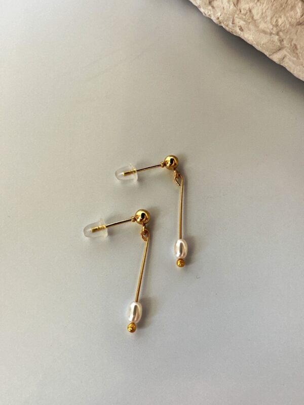 Mayorka İncili Minimal Tasarım Altın Kaplama Küpe