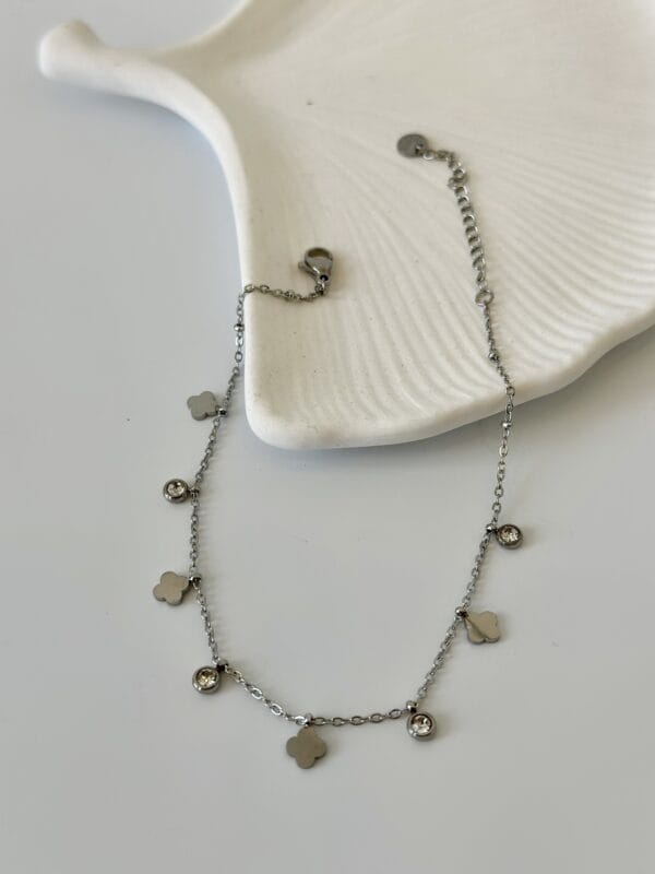 Çelik Yonca Desen Beyaz Taşlı Halhal