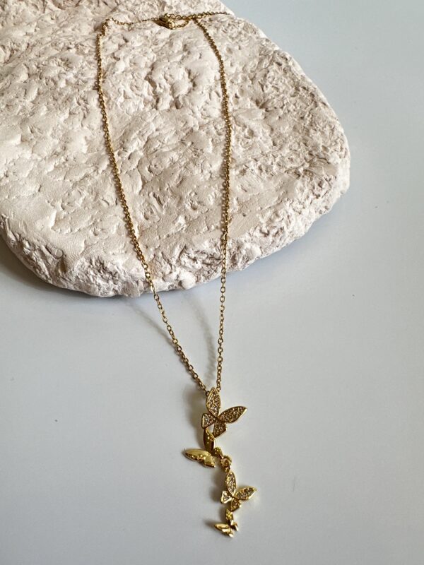 Kelebek Detaylı Zirkon Taş Kaplama Çelik Kolye