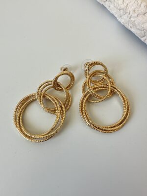 2b9cc83f068bb8aa6dc5d504cffc66e7-1.jpg Sallantılı Çelik Gold Küpe