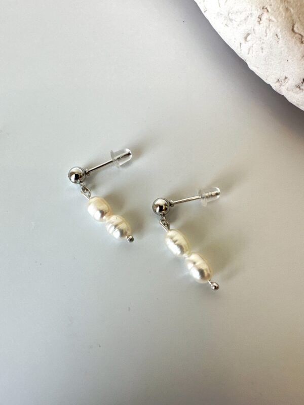 Gümüş Renkli Gerçek İnci Küpe