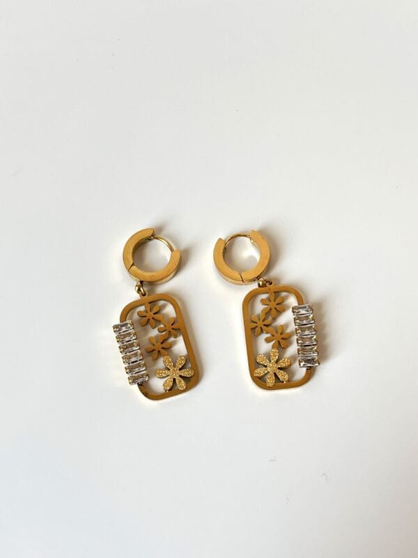 Zirkon Taş Detaylı Çelik Küpe