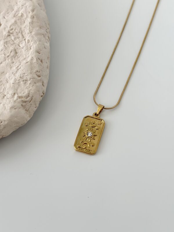 Çelik Gold Renk Zirkon Taşlı Aksesuarlı Vintage Kolye