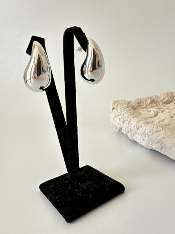 Bottega Gözyaşı Damlası Model Gümüş Renk Küpe