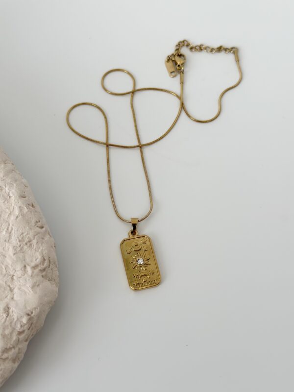 Çelik Gold Renk Zirkon Taşlı Aksesuarlı Vintage Kolye