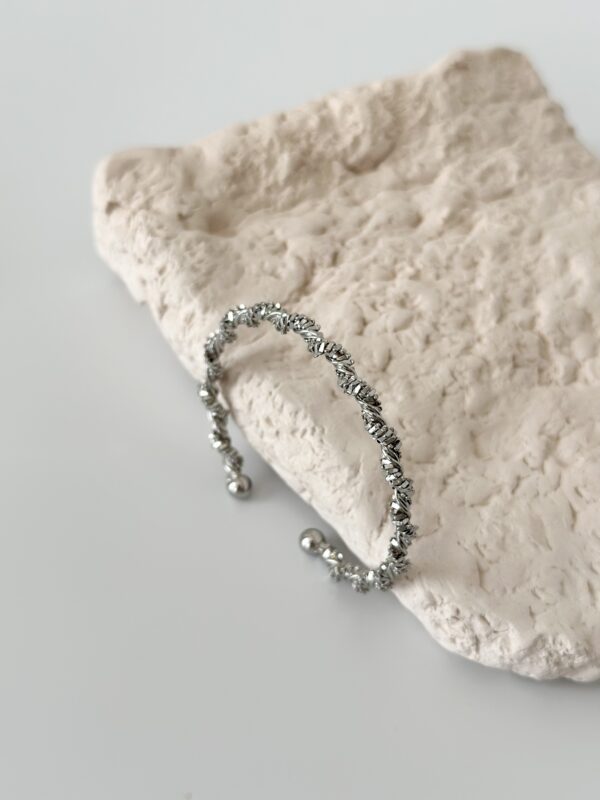 Çelik Gümüş Renk Sarmal Dorika Model Kadın Bileklik