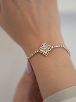 39c65ae84cbb3d2fca5ec03e3acc1a26-1.jpg Yonca Zirkon Taşlı Su Yolu Bileklik