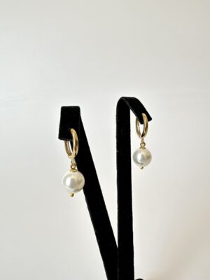 39d017b3f5323f54277ca135a0cf3202.jpg Mayorka İncili Minimal Tasarım Altın Kaplama Küpe