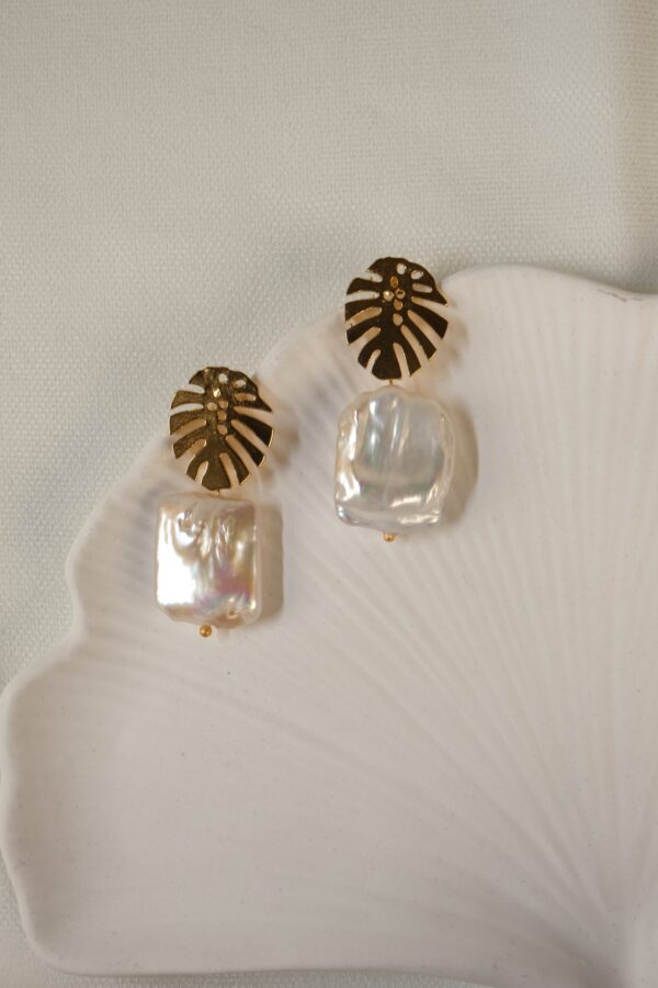 Muz Yaprağı 14K Altın Kaplama Gerçek İnci Detaylı Tasarım Küpe