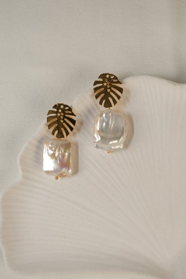 Muz Yaprağı 14K Altın Kaplama Gerçek İnci Detaylı Tasarım Küpe